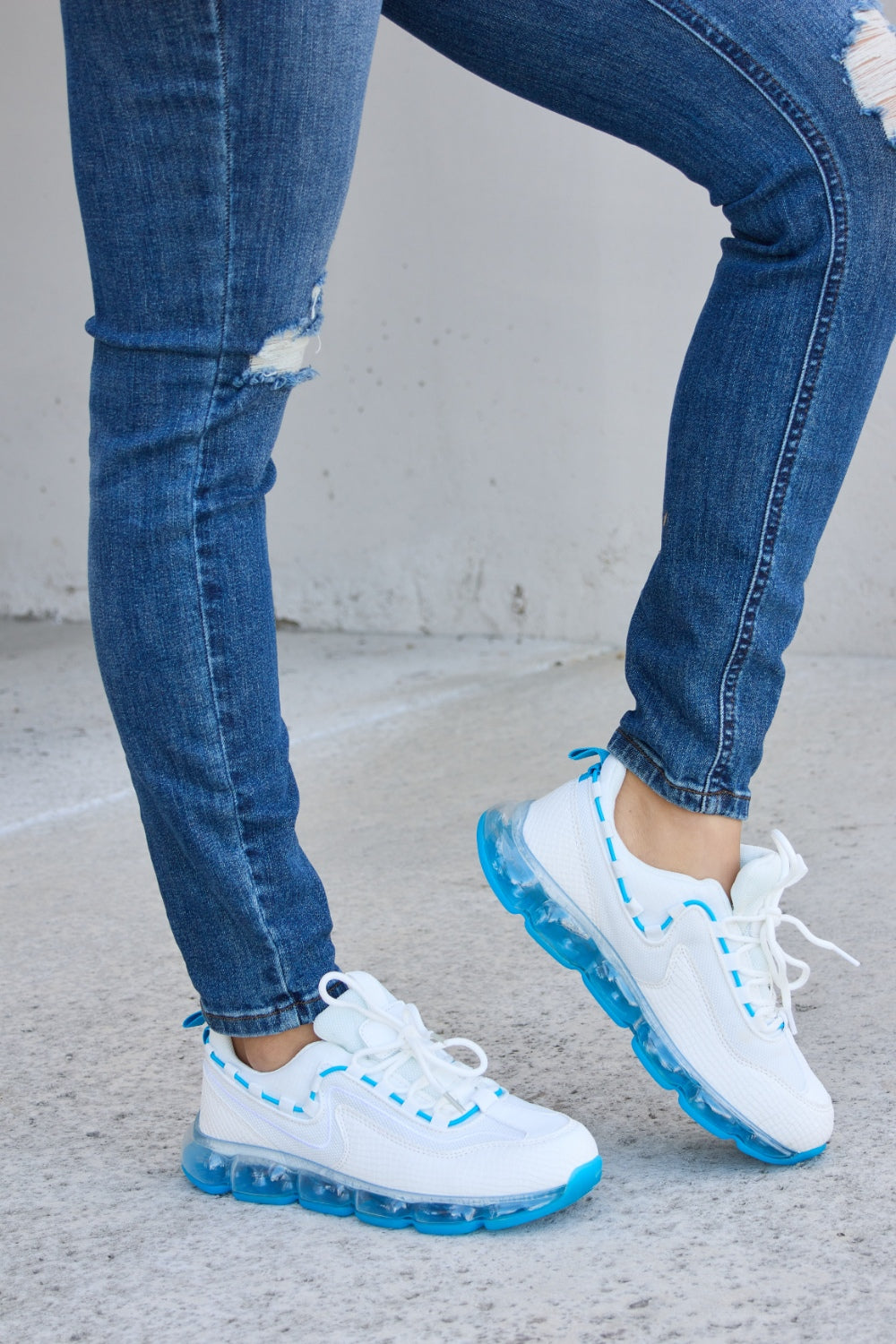 “The Cloud Steppers” Link Lace-Up Air-Cushioned Athletic Shoes