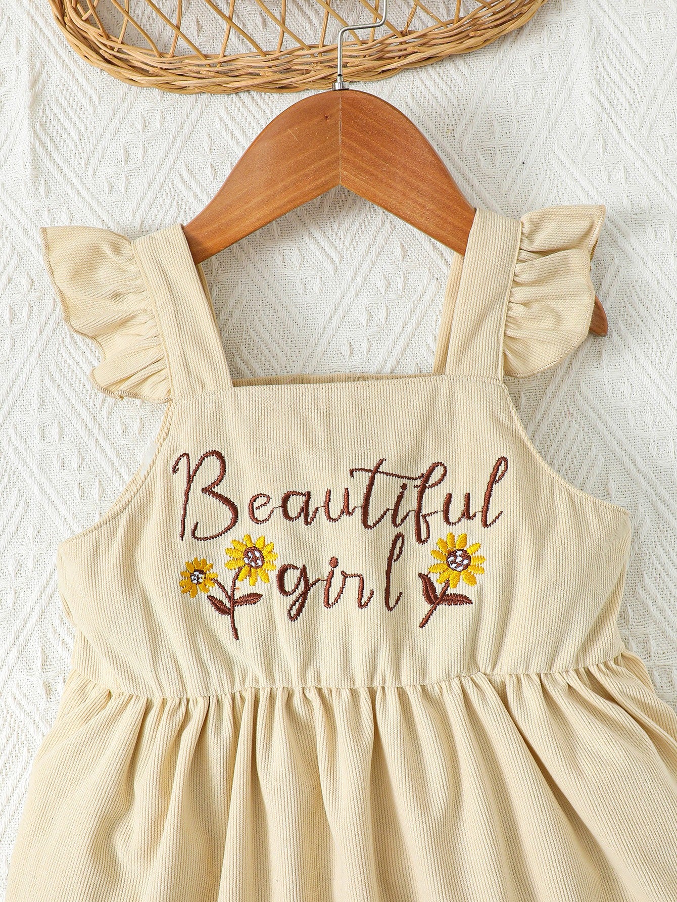 “Brickie Girls:Sophia Chari”BEAUTIFUL GIRL Embroidered Graphic Square Neck Dress