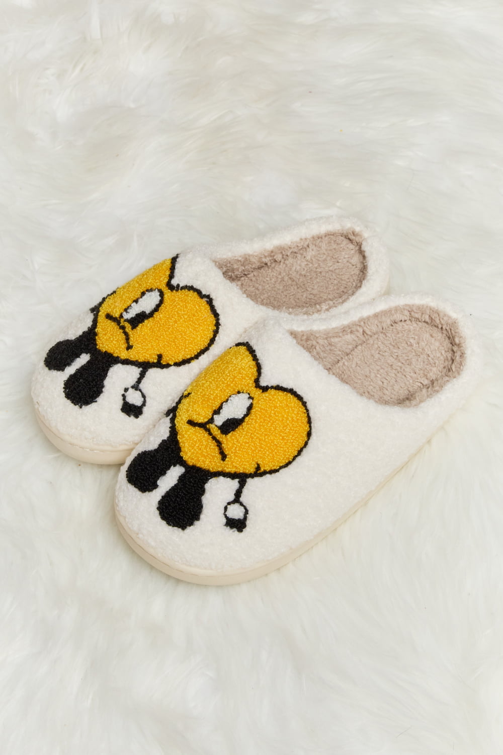 “The Distrusting Love Heart” Print Plush Slippers