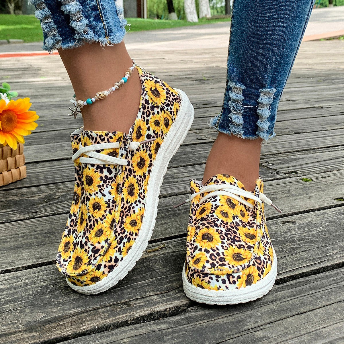 “The True Toes” Printed Round Toe Flat Sneakers