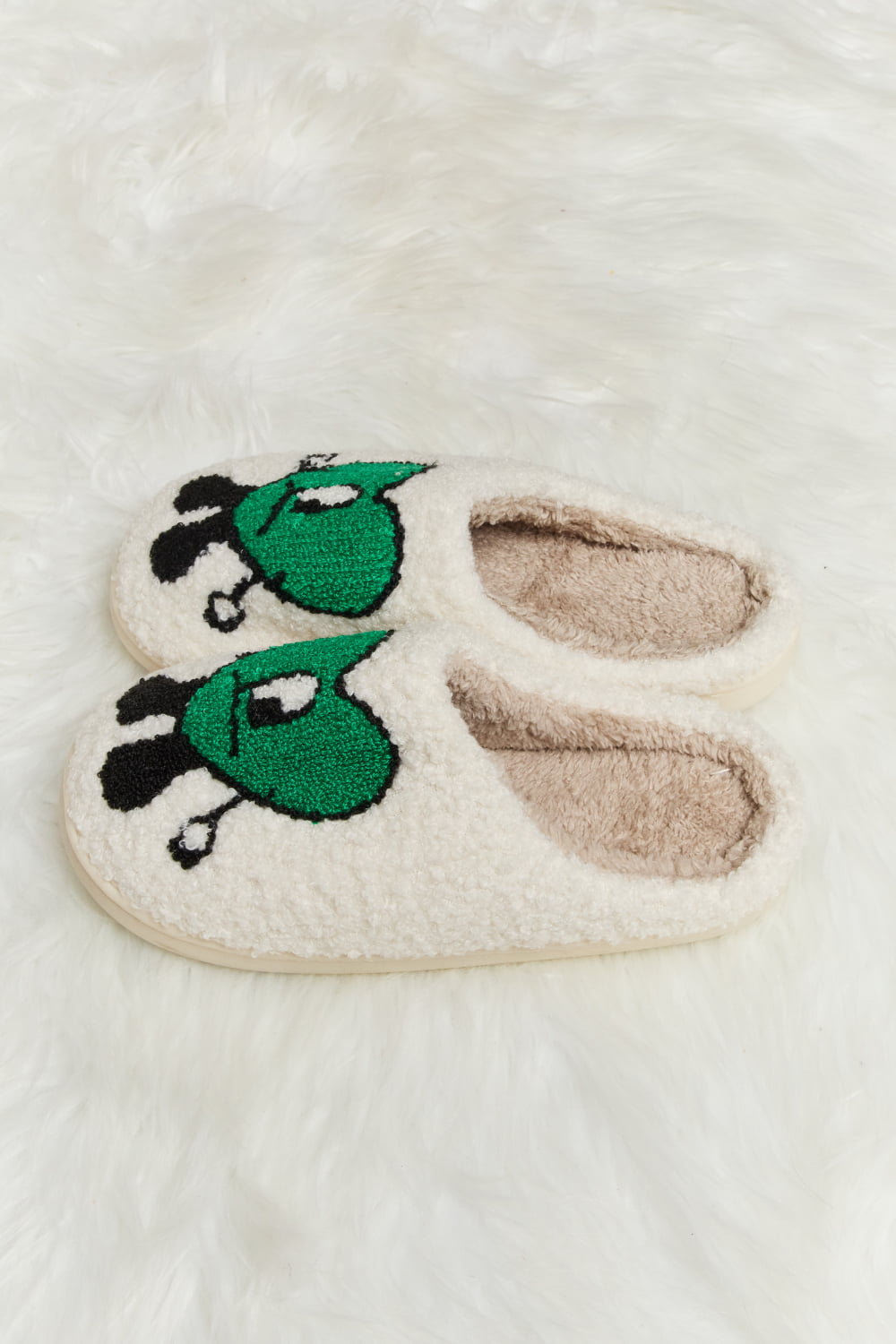 “The Distrusting Love Heart” Print Plush Slippers