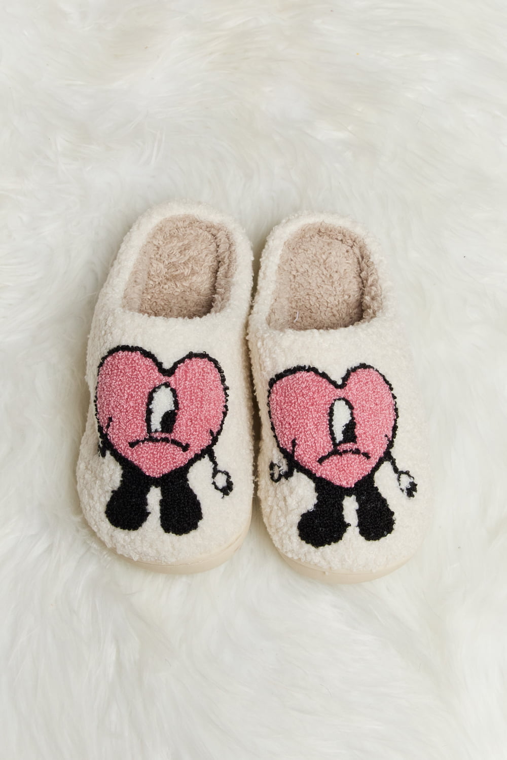 “The Distrusting Love Heart” Print Plush Slippers