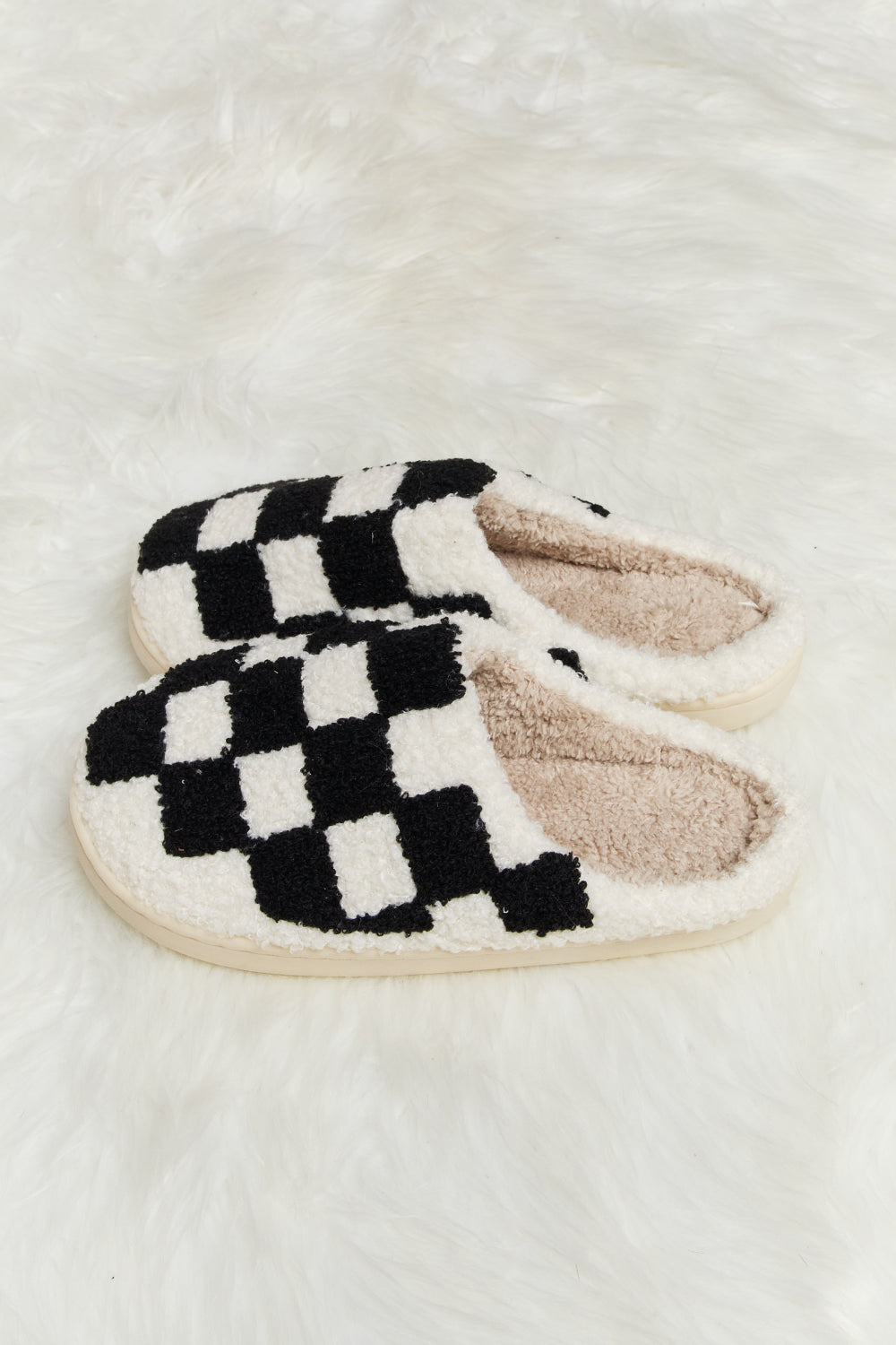 “The Checkered Foot” Print Plush Slide Slippers