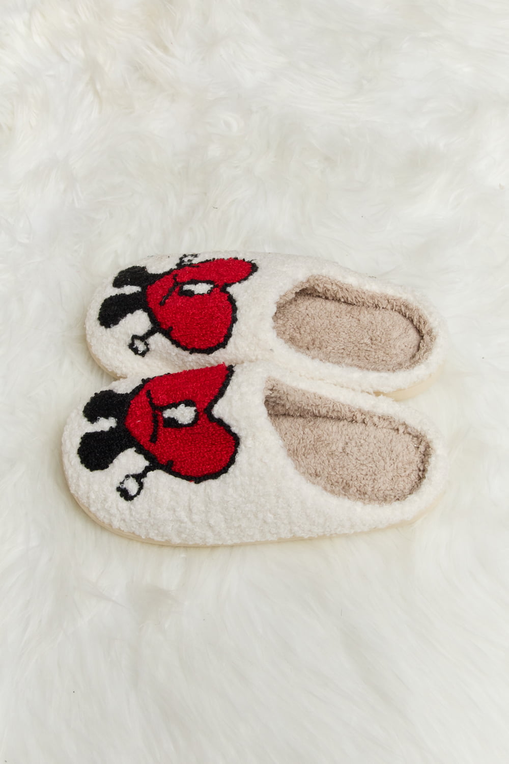 “The Distrusting Love Heart” Print Plush Slippers