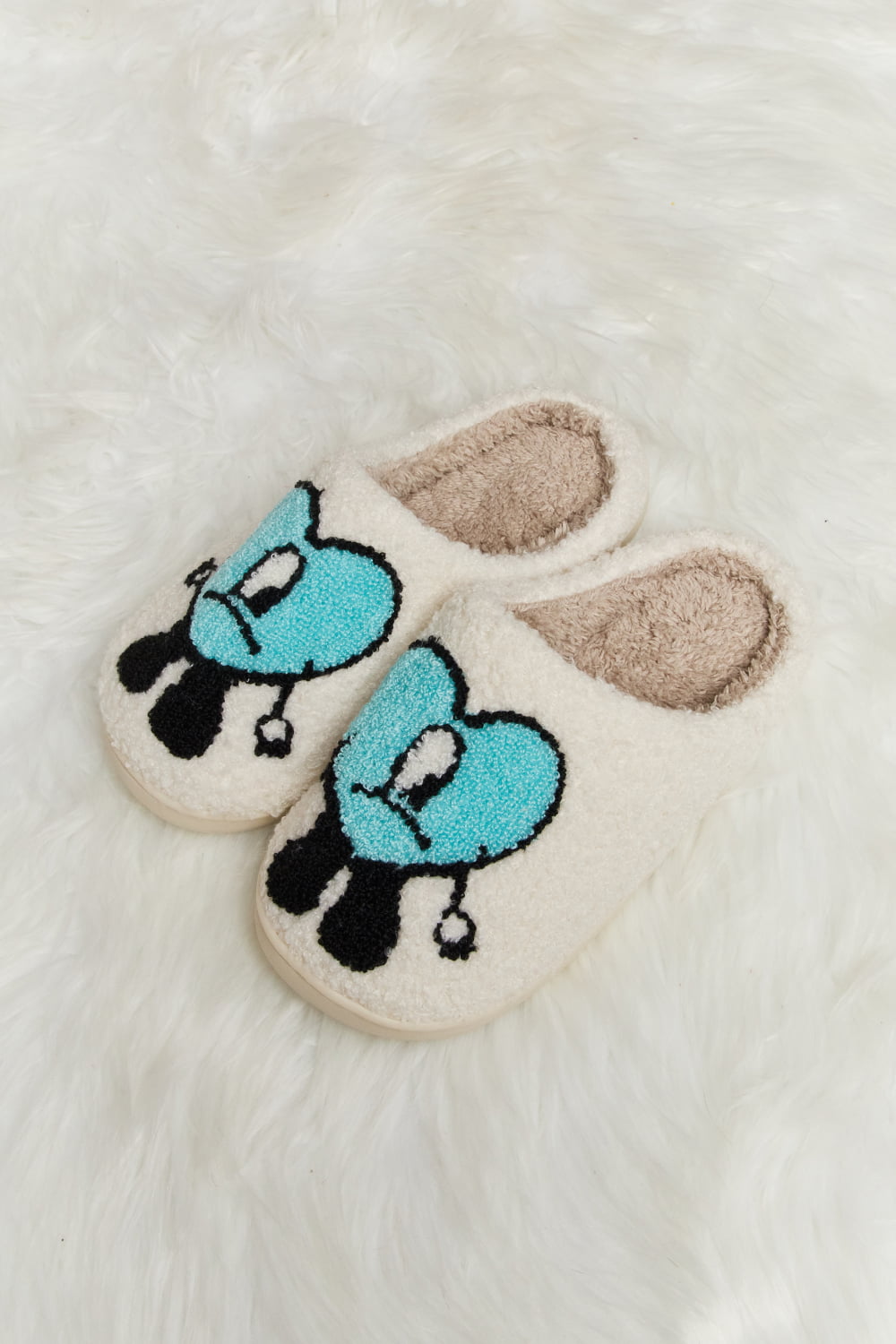 “The Distrusting Love Heart” Print Plush Slippers