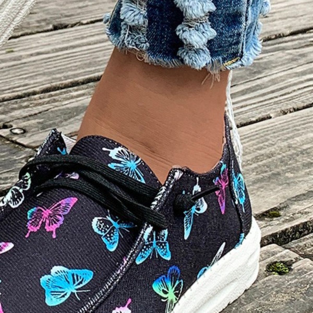 “The True Toes” Printed Round Toe Flat Sneakers