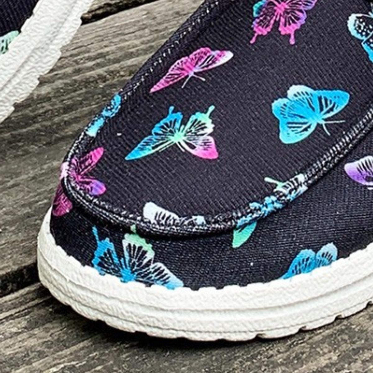 “The True Toes” Printed Round Toe Flat Sneakers