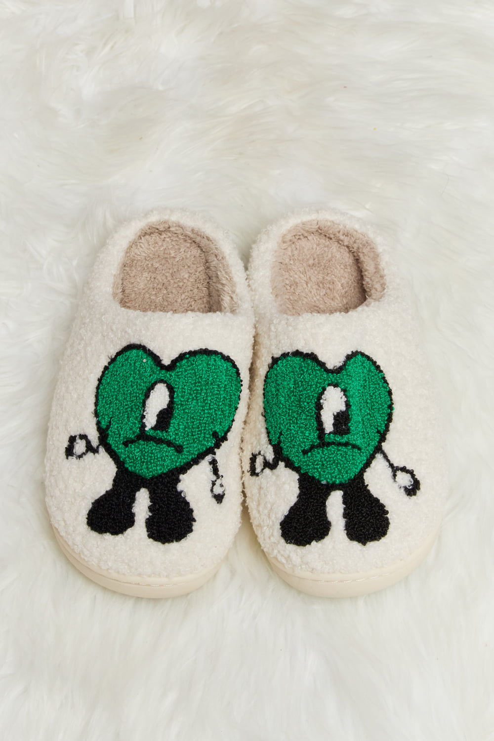 “The Distrusting Love Heart” Print Plush Slippers