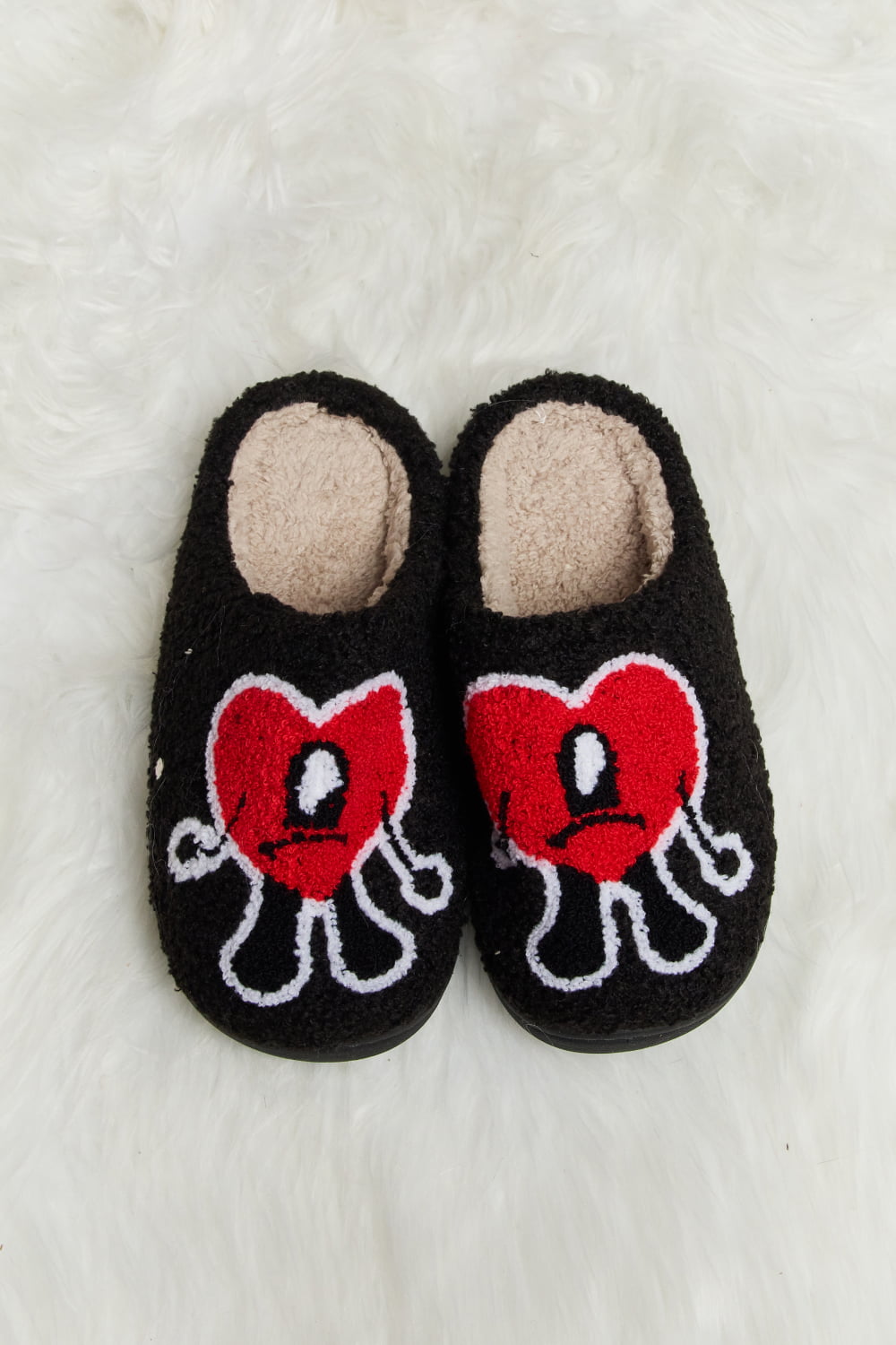 “The Distrusting Love Heart” Print Plush Slippers