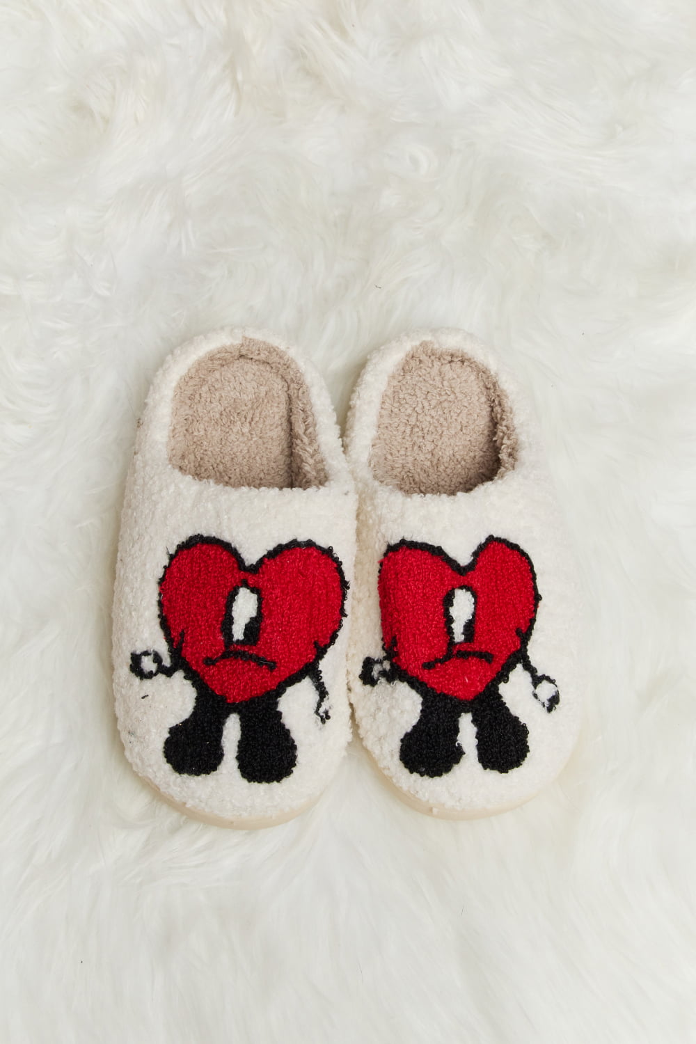 “The Distrusting Love Heart” Print Plush Slippers