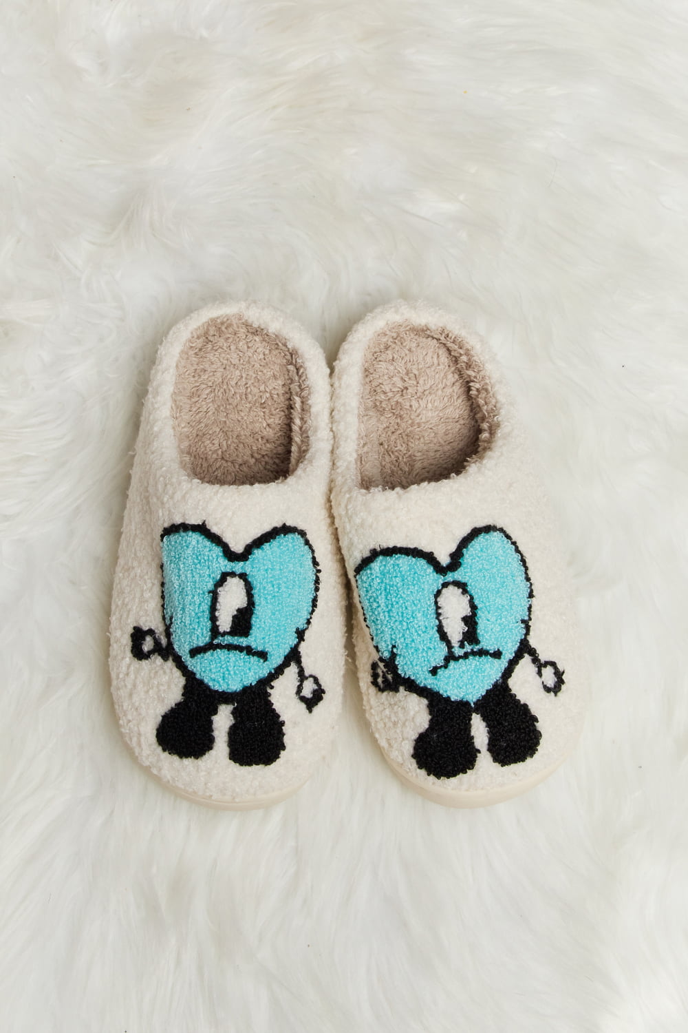 “The Distrusting Love Heart” Print Plush Slippers