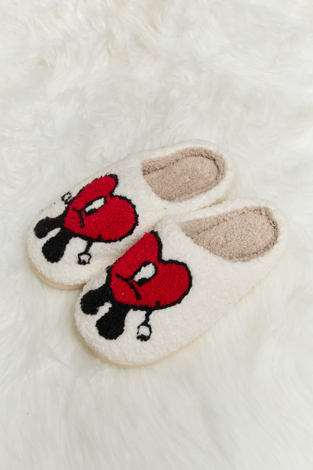 “The Distrusting Love Heart” Print Plush Slippers