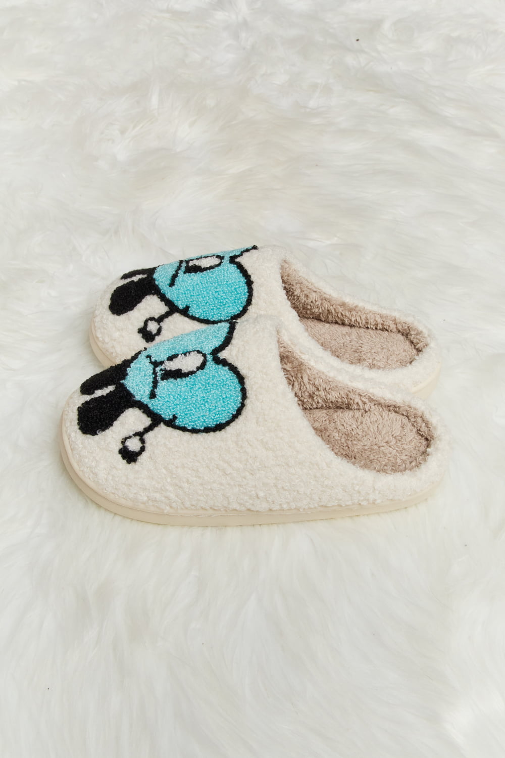 “The Distrusting Love Heart” Print Plush Slippers